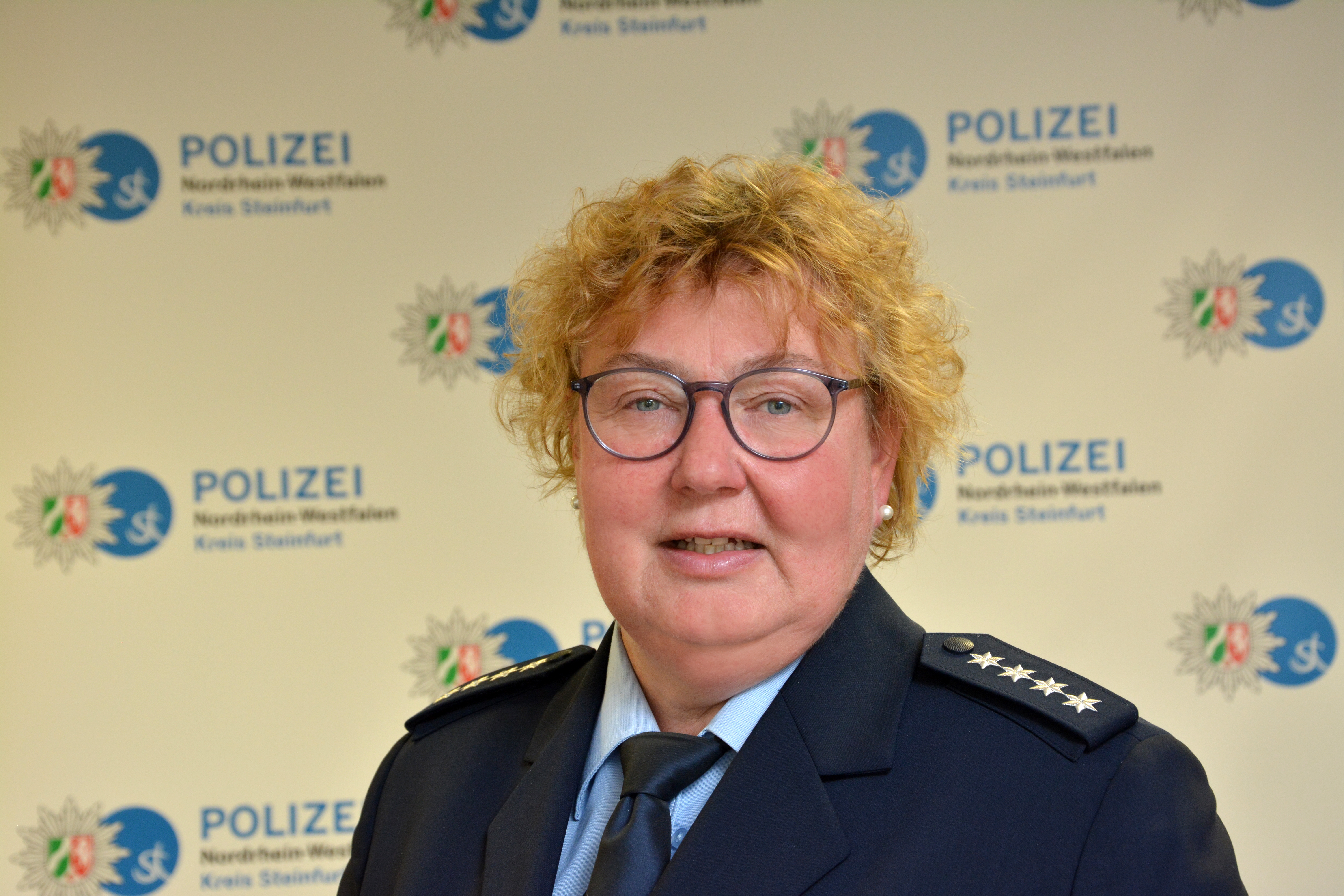 Porträtbild von Polizeihauptkommissarin Dagmar Siepker