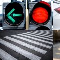 Vier Bilder. Auf dem ersten ist eine Ampel mit einem roten Licht für geradeaus und mit einem grünen Pfeil für links zu sehen. Das zweite Bild zeigt eine Parkplatz mit mehreren Autos in Parklücken. Das dritte Bild zeigt einen Zebrastreifen. Auf dem vierten Bild ist eine Fahrradampel auf Grün zu sehen, außerdem ein Stück Straße mit einem Radfahrer. 