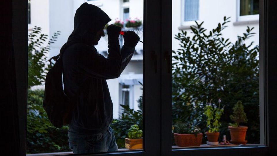 Fenster und Terrassentüren sind besondere Schwachstellen am Haus, die Einbrecher oft angehen. 