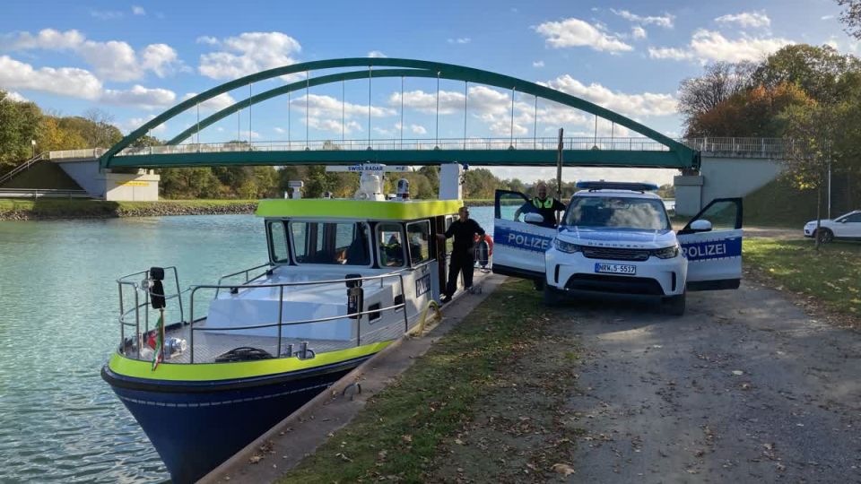 Boot der Wasserschutzpolizei am Do-Ems-Kanal