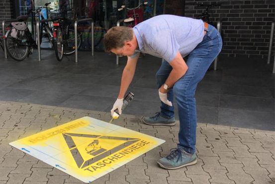 Sprühschablone Warnung Taschendiebe